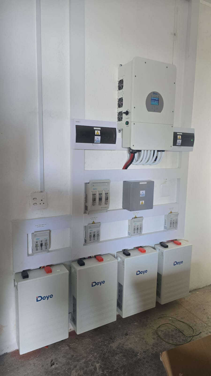 Deye inverter and battery installation